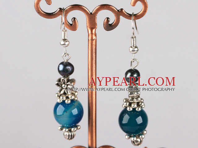 la perle noire et bleu boucles d'oreilles en agate avec des breloques fleur