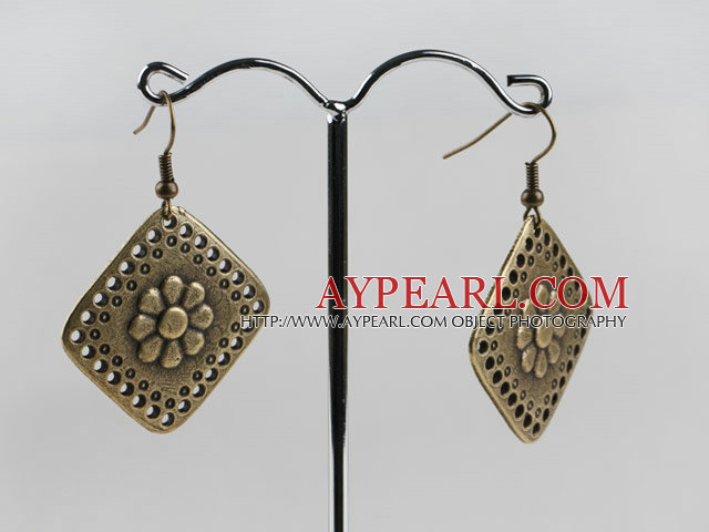lovely copper earrings with flower engraved