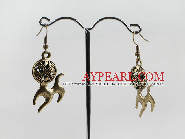 Lovely Vintage Animal Shape Copper Dangle Earrings With Fish Hook