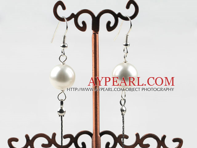 Dangle style blanc Boucles coquillage rond avec une longue queue