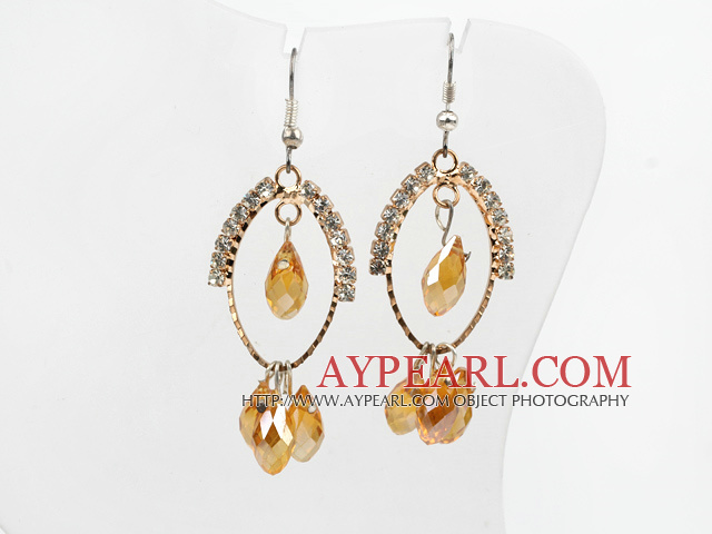 belle boucles d'oreille cristal jaune sur la boucle de ton or avec strass