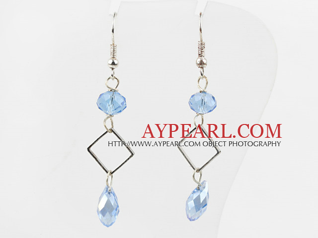 Enkel stil Sky Blue Color Crystal Dangle øredobber