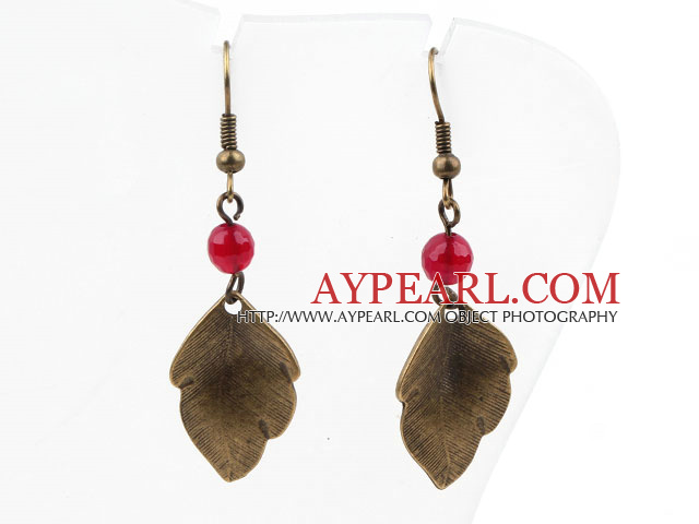 Vintage Style Rose Rouge Boucles d'oreilles en agate avec accessoires Feuilles bronze