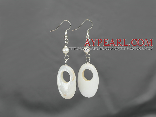 Simple Style White Freshwater Pearl And Hollow Shell Dangle Earrings With Fish Hook