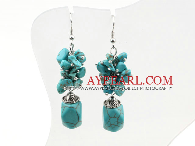 Paires de style assorties d'oreilles turquoise