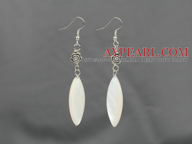 Shell Boucles d'oreilles blanches