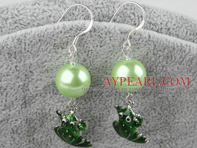 arcylic Pearl ja vihreä sammakko earrigns