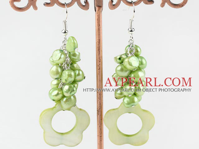 grün gefärbt Perle und Muschel Ohrringe