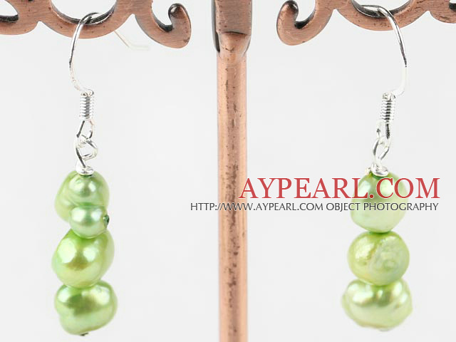 teint en vert boucles d'oreilles perles