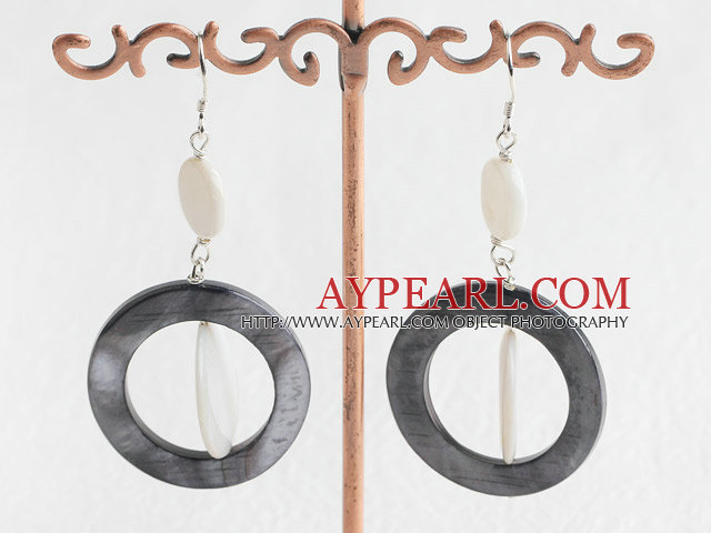 Lovely White Disc And Black Donut Shape Shell Dangle Earrings With Fish Hook