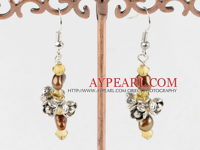 or, de perles et boucles d'oreilles en cristal