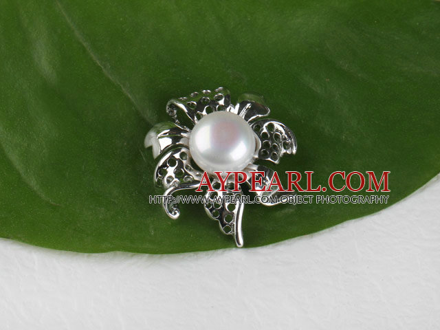 beautiful white fresh water pearl pendant( no chains)