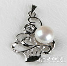 beautiful white pearl pendant( no chains)