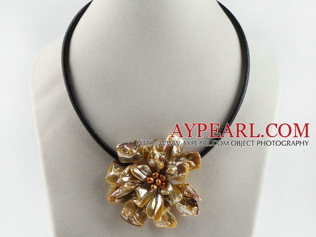 17.7 inches golden color shell flower pearl necklace with magnetic clasp