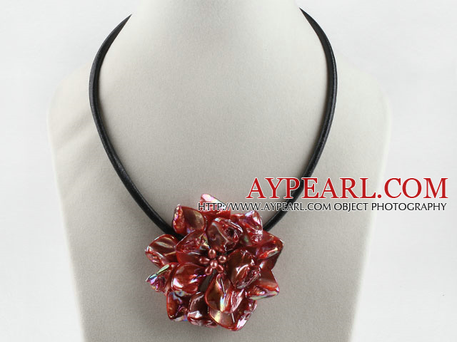 磁気クラスプ付き17.7インチ赤シェル花真珠のネックレス