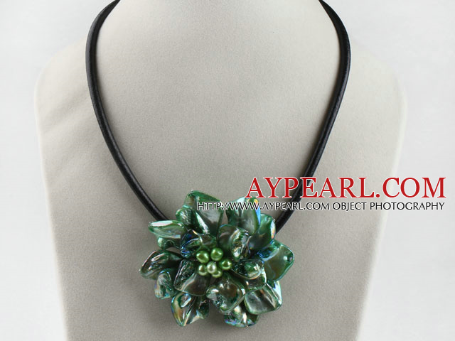 17,7 pouces verts coquille fleur collier de perles avec fermoir magnétique