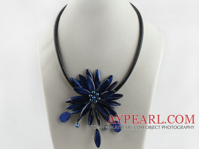 17,7 inches pärla blått skal blomma pärla halsband med magnetlås