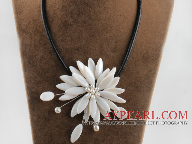 17.7 inches white shell flower pearl necklace with magnetic clasp