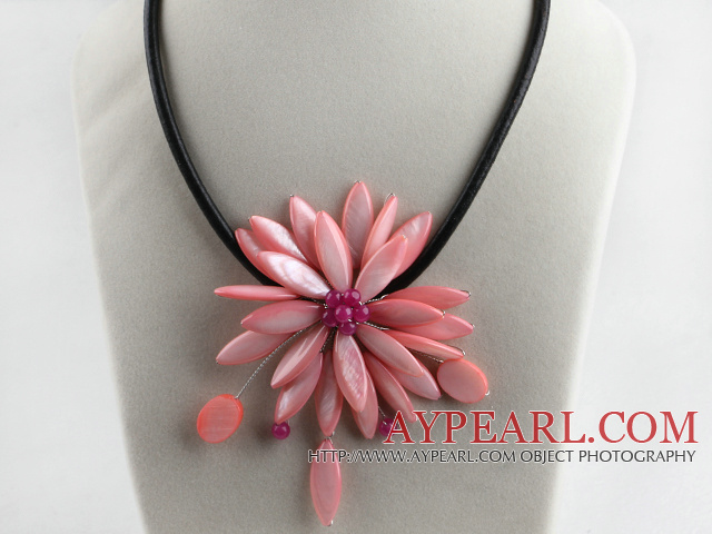 17.7 inches light pink shell flower necklace with magnetic clasp