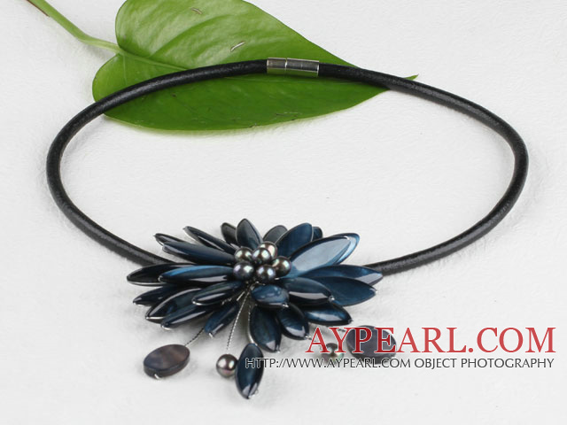 17,7 pouces en noir coquille fleur collier de perles avec fermoir magnétique