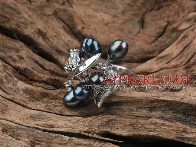 Classic Design Black Freshwater Pearl Ring with Rhinestone (Free Size)