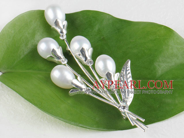 sparkly naturlig hvit perle blomst brosje med rhinestone