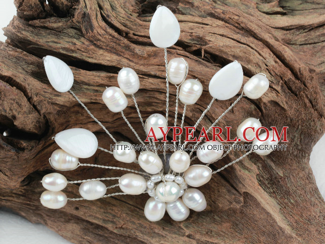 Nytt Design Hvit Ferskvann Pearl and White Shell Flower brosje