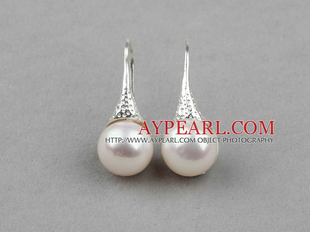 Boucles d'oreilles blanches classiques de conception perles d'eau douce