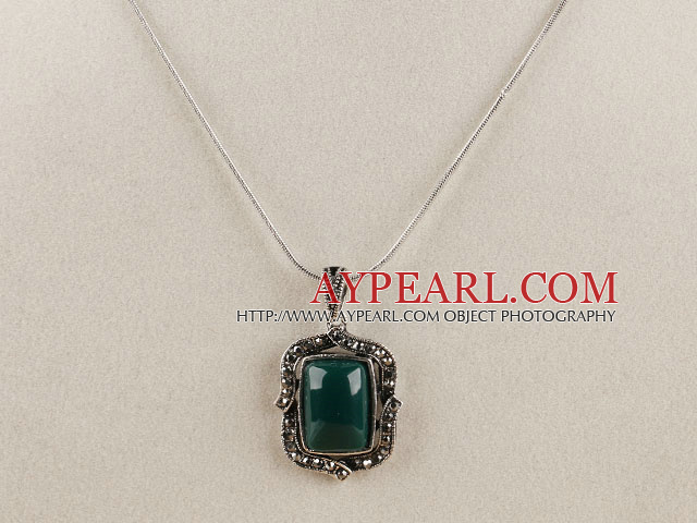 vintage-like engraved alloy jewelry dark green immitation gemstone pendant 