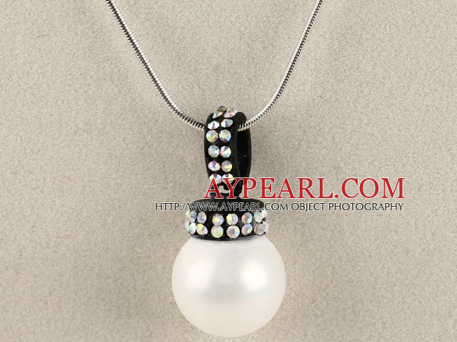 white 16mm sea shell bead pendant necklace with shinning colorful rhinestone