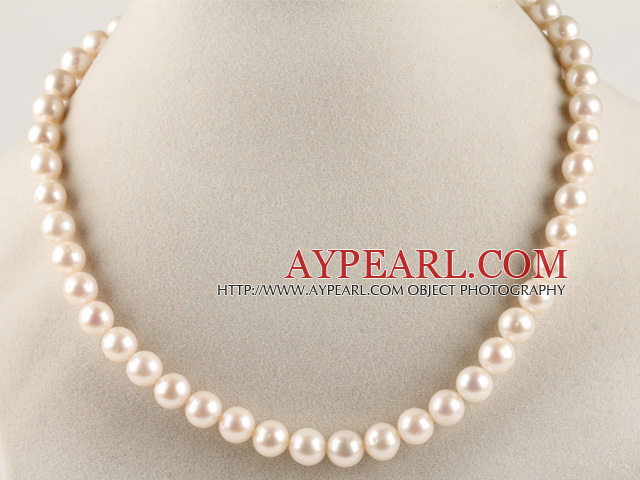 admirablement 16,5 pouces 9-10mm ronde collier de perles blanches