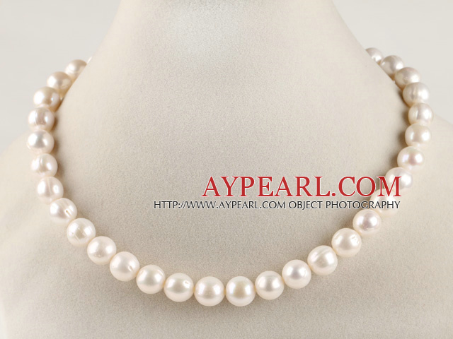 admirablement 16,5 pouces 11-12mm couleur naturelle collier de perles blanches