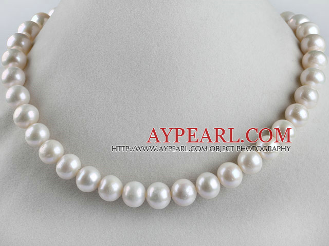 exquise 15,7 pouces 11-13mm couleur naturelle collier de perles blanches
