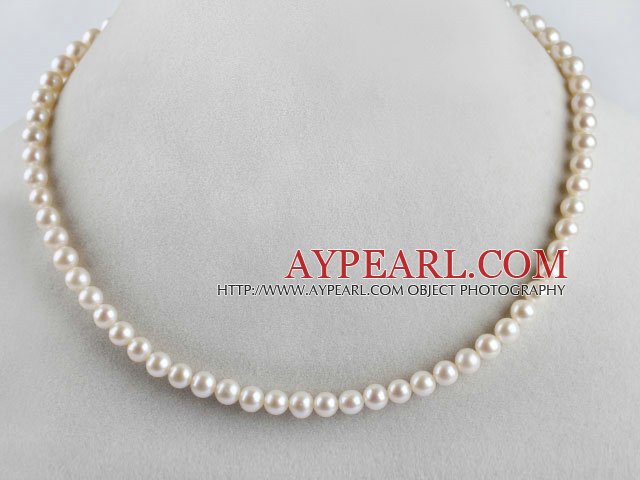 素晴らしいグレード15.7インチ6〜6.5ミリメートル天然白色真珠のネックレス