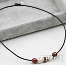 Proiectare albă, simplă şi Brown FW colier de perle cu piele neagra