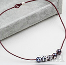 Simple Design Black FW Pearl Necklace with Red Leather