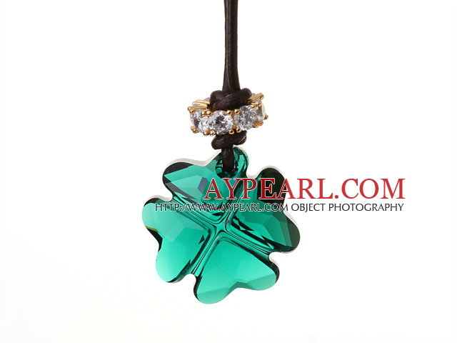Sommar Ny Releasedatum Grön österrikiska Crystal Four Leaf Clover Pendant Halsband med mörkbrunt läder