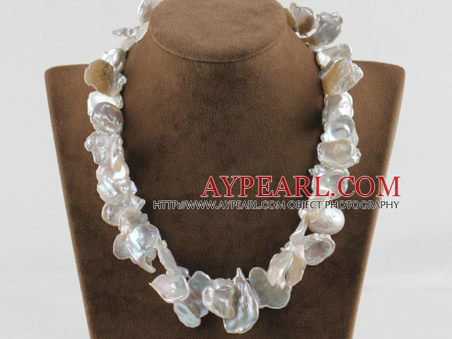 月光クラスプ付き16.9インチ白い花弁の形状生まれ変わった真珠のネックレス