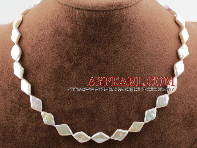 Rautenform Weiß Rebirth Perlenkette mit Herz Knebelverschluss