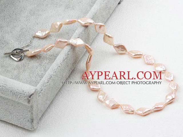 Rhombus Shape Pink Rebirth Pearl Halskjede med hjerte Toggle Clasp