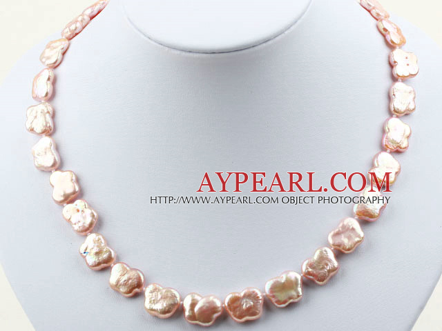 Forme de papillon rose Renaissance collier de perles avec fermoir cœur bascule