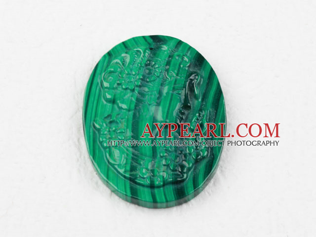 Ovale Pendentif Malachite forme naturelle sculptée