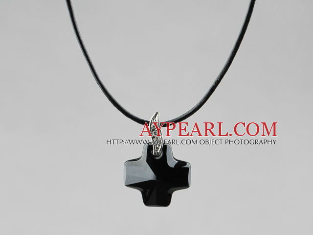 Enkel Style 18mm svart österrikiska kristall Cross hängande halsband