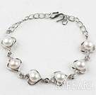 Fashion Style White Freshwater Pearl Heart Shape Metal Bracelet with Adjustable Chain