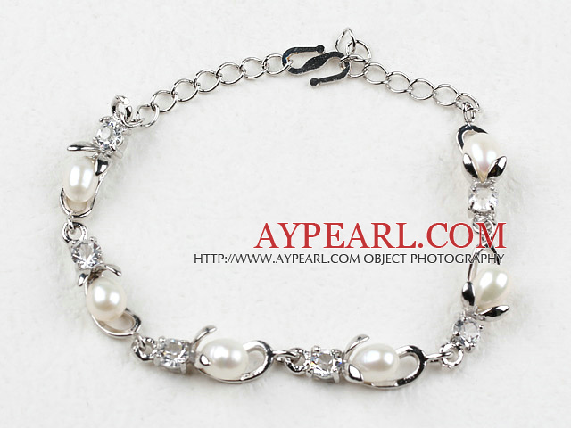 Mote Stil hvit ris Freshwater Pearl med Rhinestone metall armbånd med Justerbar Chain