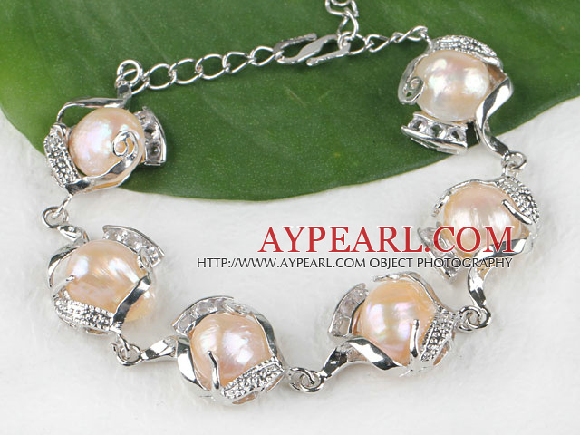 拡張可能なチェーンが付いている美しい真珠のブレスレット