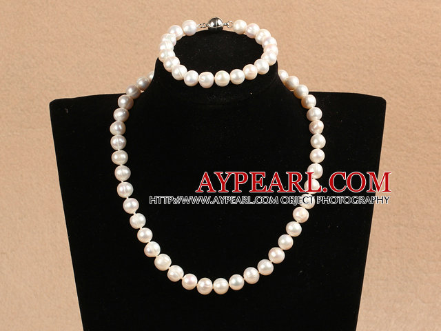 Graceful Het Försäljning 9-10mm Naturlig Smooth White Pearl Jewelry Set (Halsband och armband)