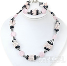 trois rangs de perles sombres magnifique collier bracelet rose quartze ensemble