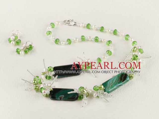 白い真珠の緑の水晶と瑪瑙のネックレスイヤリングセット