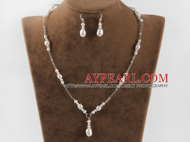 blanc perle et collier en cristal clair boucles d'oreilles mis en